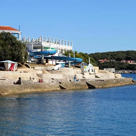 With A Parking Space - 16333 Pula